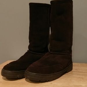 Brown SO boots, size 8